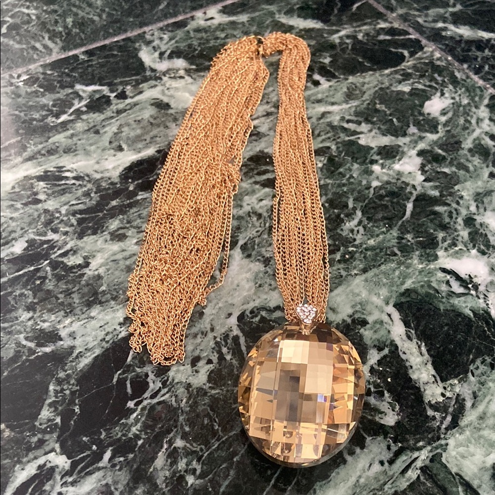 Elegant Gold Necklace with Crystal Pendant